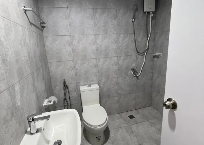 Aparthotel La Staycation At West Jones Residences 4*
