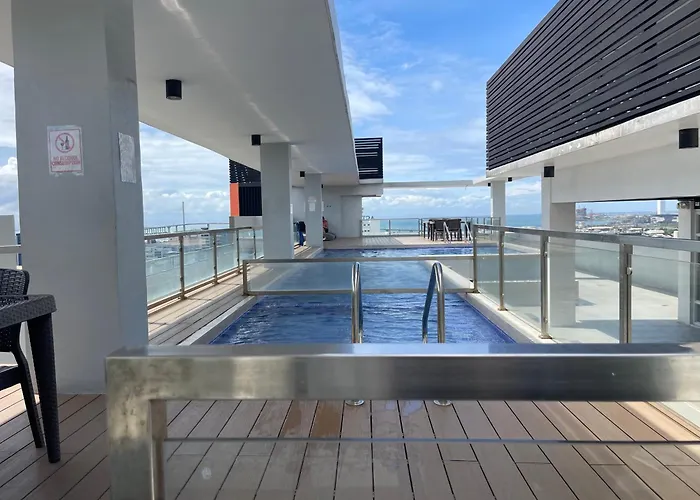 La Staycation At West Jones Residences 4*