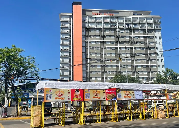La Staycation At West Jones Residences Aparthotel