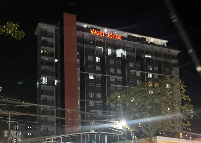 La Staycation At West Jones Residences 4*